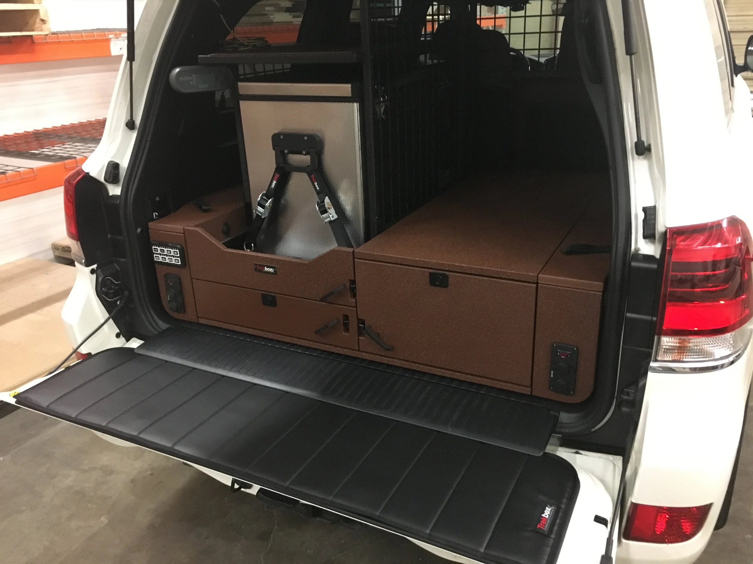 200 Series tailgate cover — TrekboxX Expedition Systems